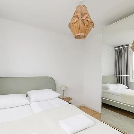 Shortstaypoland Gornoslaska B78 * ורשה